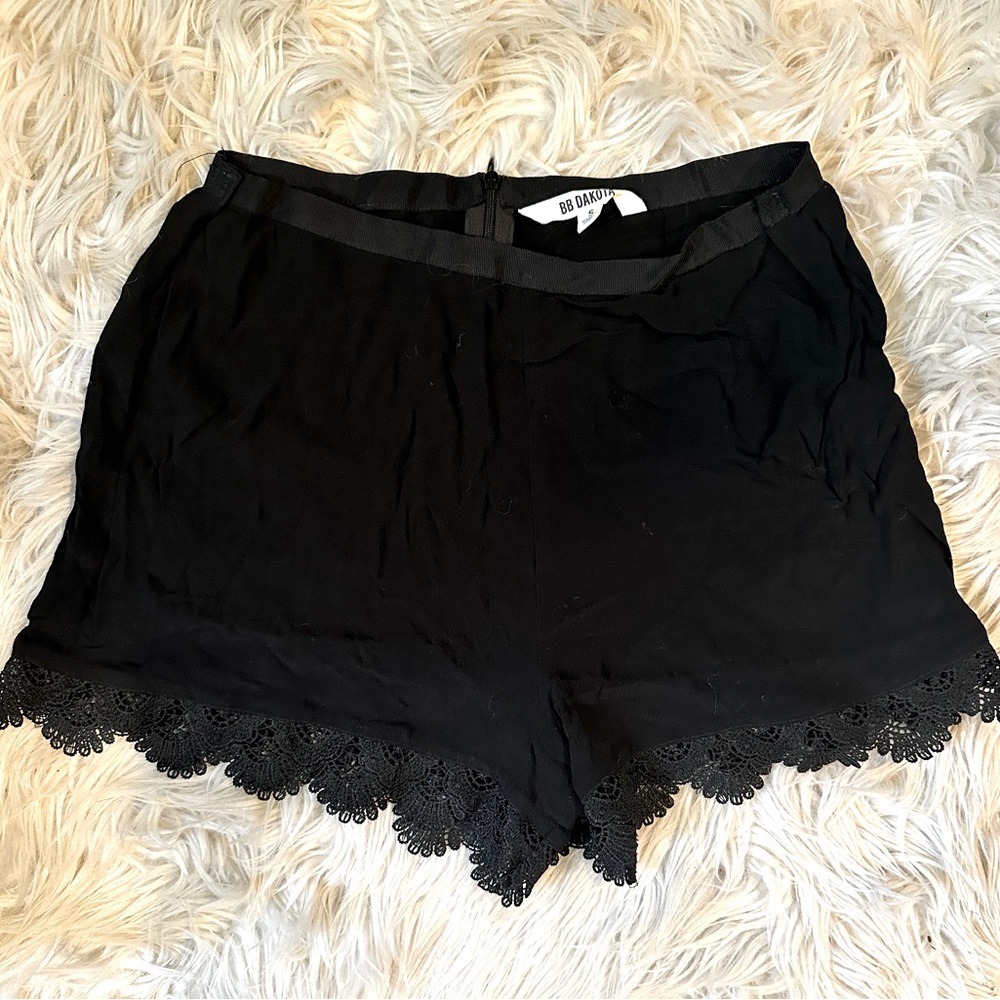 ✨sale✨ BB Dakota Shorts with lace hem